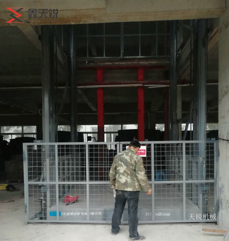 伊犁10吨液压货梯交付使用